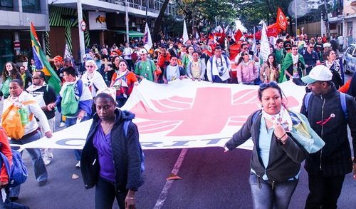 Caritas supporters show their commitment to social issues in a march against violence at World Youth Day. Copyright: Caritas Brazil/Thays Puzzi