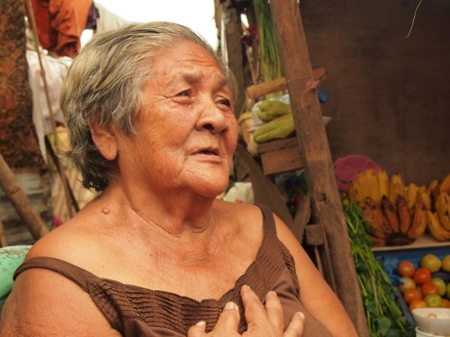 Demetria Omega (ver fotos), 75 años, es una de las víctimas del tifón en Ormoc.  @Ryan Worms/Caritas
